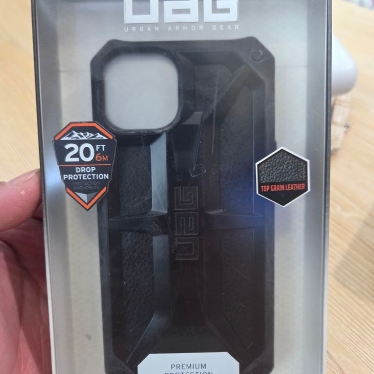 UAG MONARCH ORIGINAL IPHONE 13 Used Like New