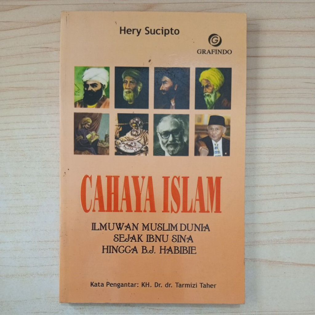 CAHAYA ISLAMIC LIGHT BOOK OF THE WORLD MUSLIM SCIENTISTS OF IBNU SINA TO BJ HABIBIE โดย HERY SUCIPTO