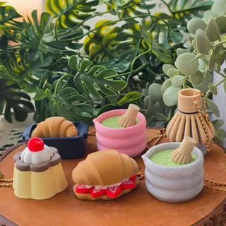 พรีเมี่ยมคาเฟ่ซีรีส์พวงกุญแจ Pastry Pudding Matcha Fidget Clicker