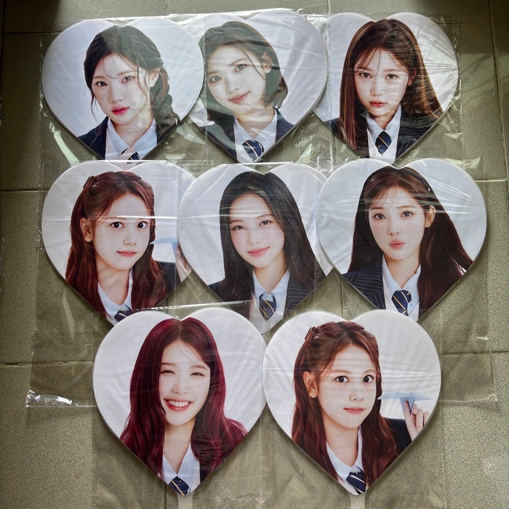 GANTUNGAN HEARTS2HEARTS MERCH KEYCHAIN FAN IMAGE PICKET KEYCHAIN BANDO