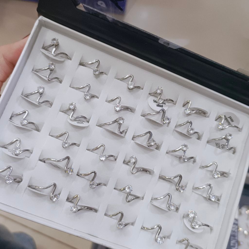 WHOLESALE CURVED TITANIUM V DIAMOND RINGS PER BOX!!!