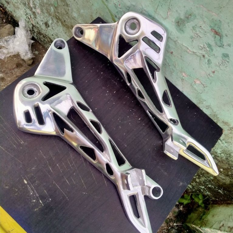 พักเท้าหลัง SupraX 125 DD Racing อลูมิเนียม