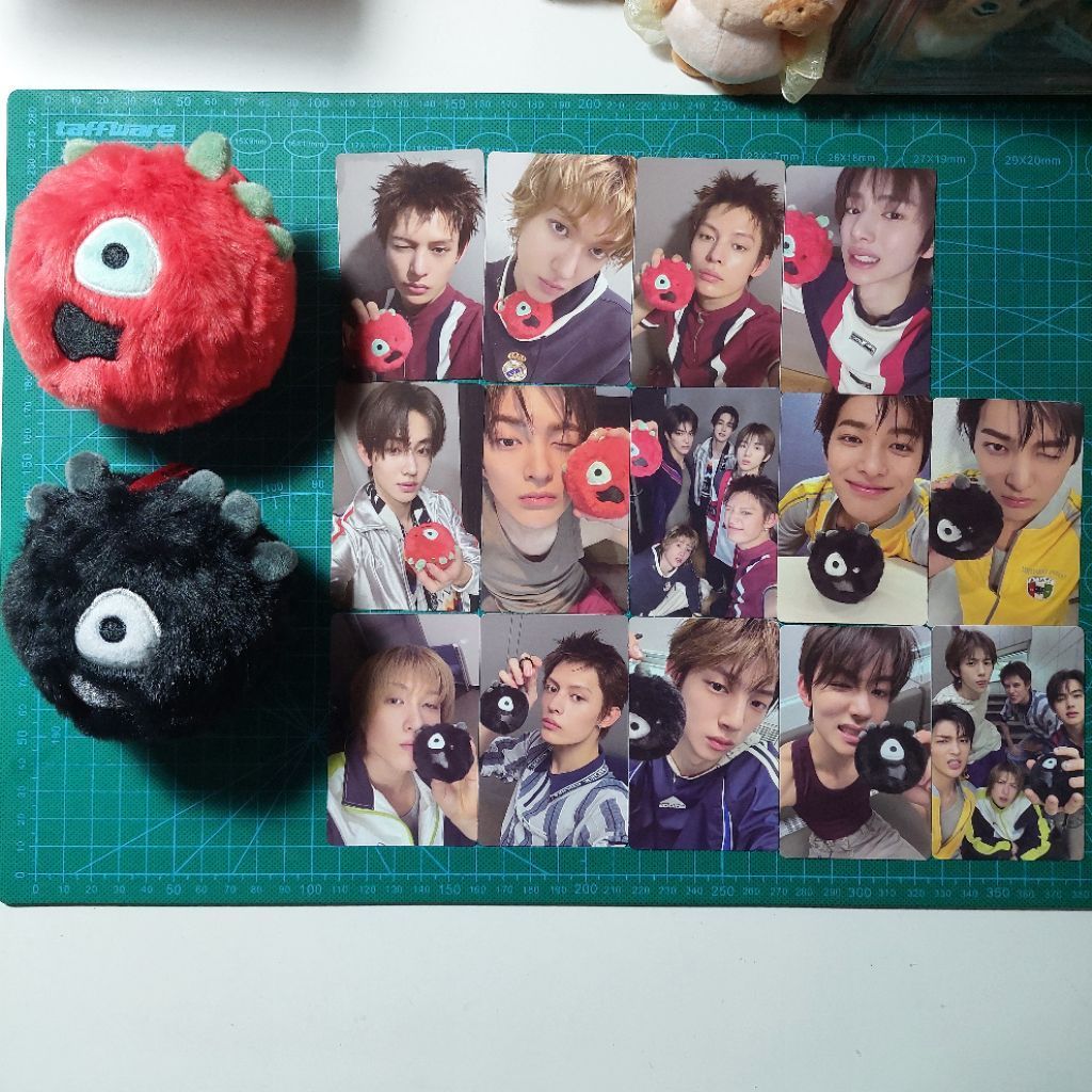 CORTIS - ภาพถ่ายอย่างเป็นทางการ CORTIS BALL CORBALL CORTIS GREENGREEN REDRED TNT MARTIN JAMES JUHOON