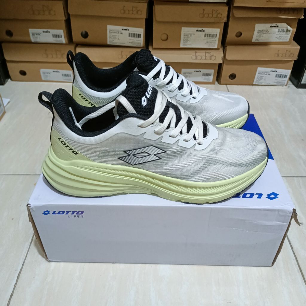 Lotto Finn White Green (Size: 39, 41, 42)