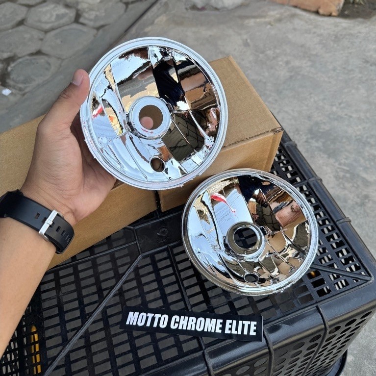 - 5.75 INCH BILED HEADLIGHT REFLECTTOR