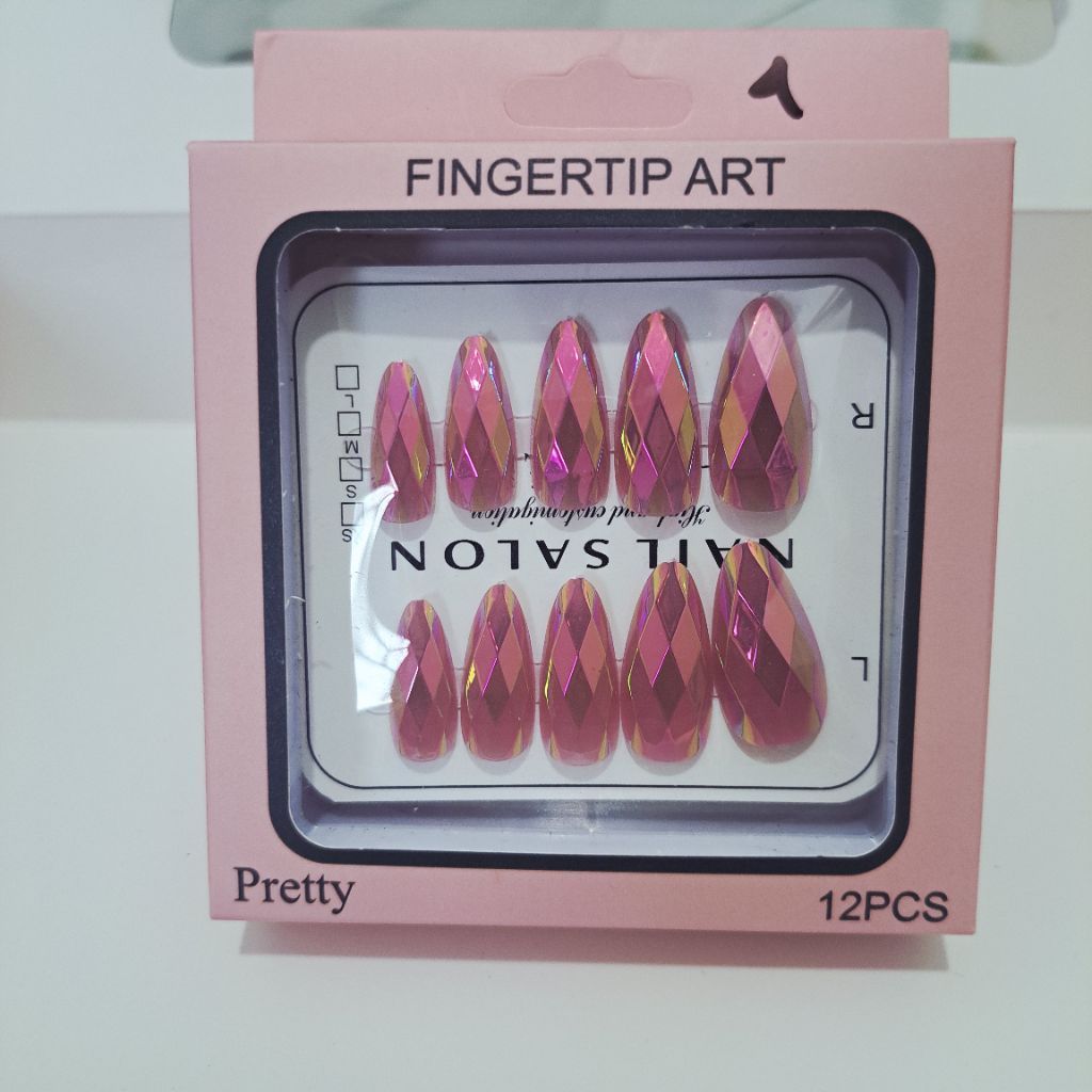เล็บศิลปะ FAKE NAILS BEAUTIFUL NAILS CAT EYE
