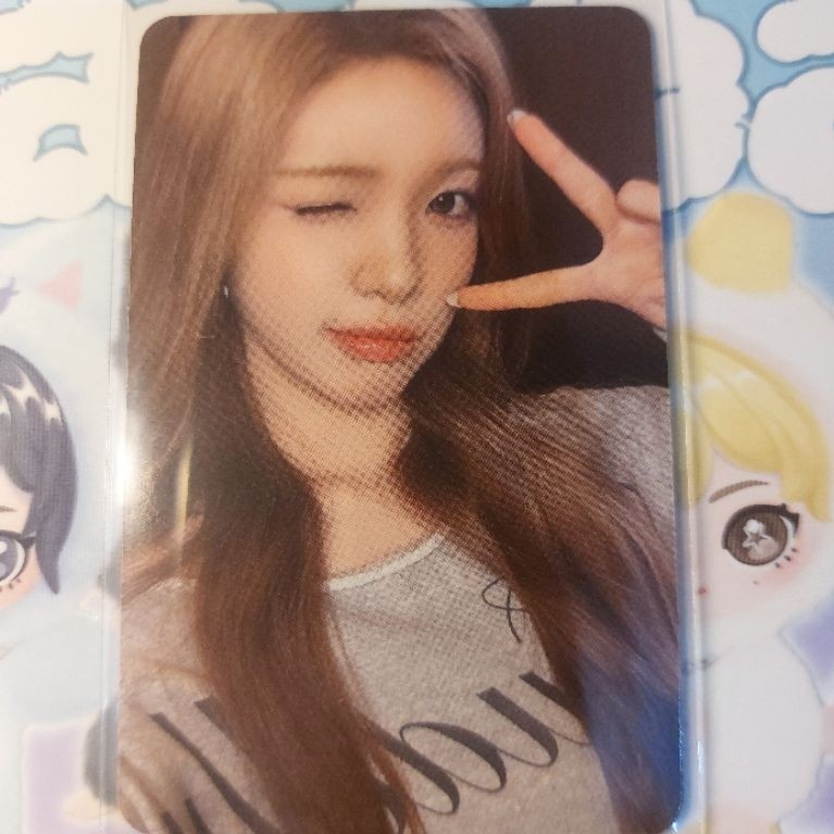 ภาพถ่ายอย่างเป็นทางการ HEARTS2HEARTS YUHA STARRIVER SHANGHAI
