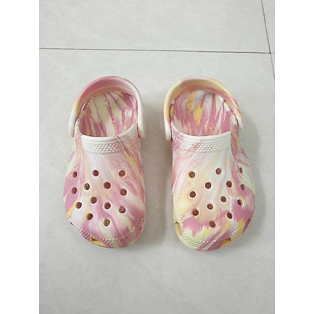 CLOG CROSS รองเท้าแตะไขว้เด็กลายหินอ่อน