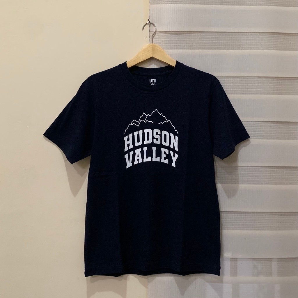 เสื้อยืด UNIQLO UT**