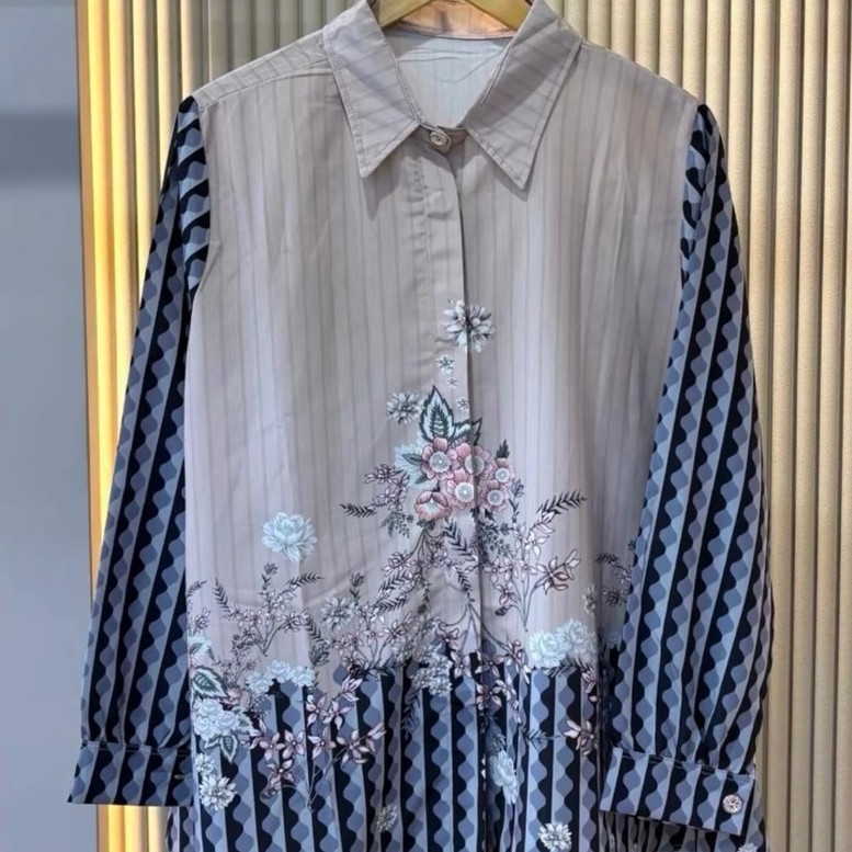 Arumi Blouse วัสดุน้ําแข็งเลดี้