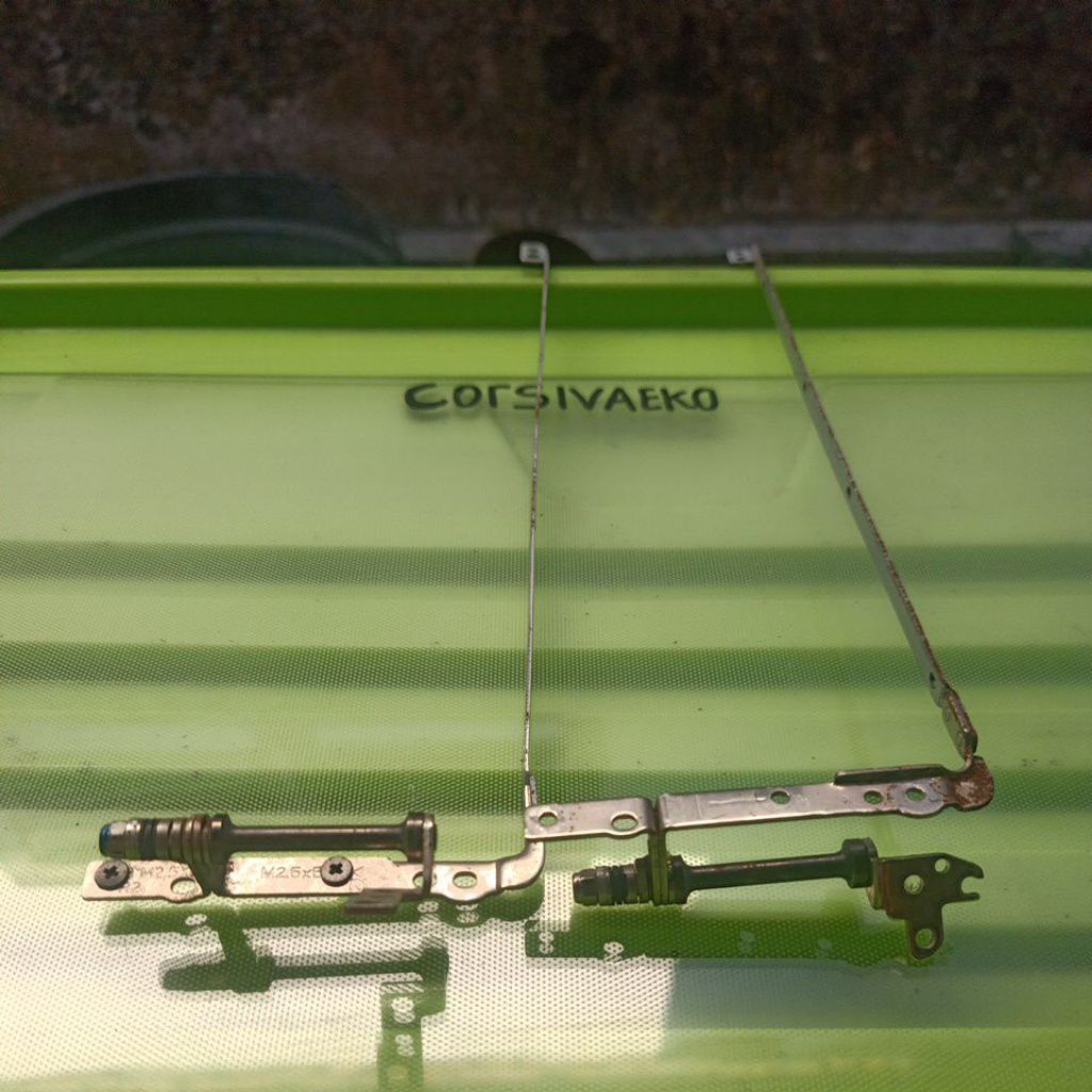 COMPAQ PRESARIO CQ40 HINGE