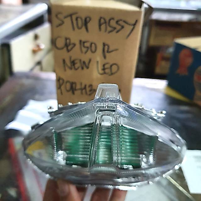 สต๊อปไฟหลัง cb150r ใหม่ led สีขาว ครบชุด assy cb 150 NARITA 2016 2017 2018 2019
