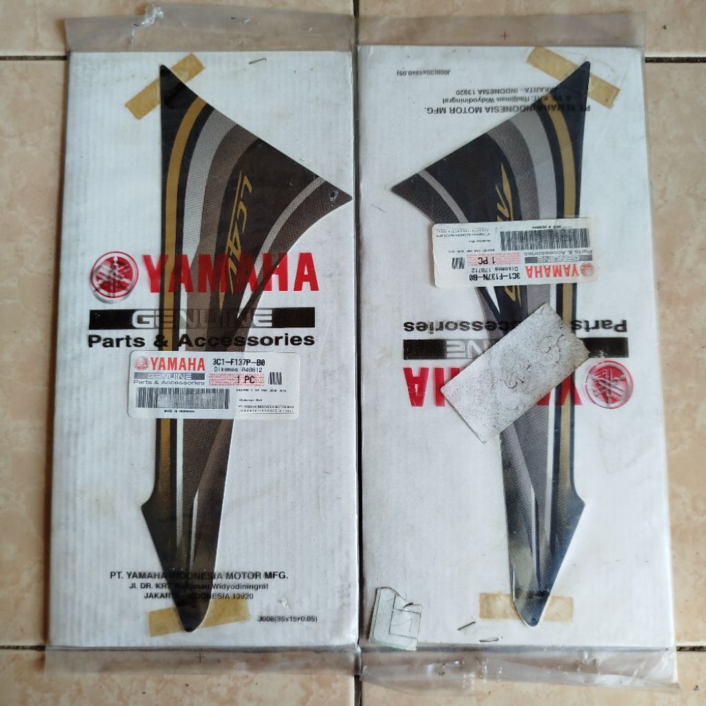 Air Scoop Wing Striping สติกเกอร์ขวาซ้าย Old Vixion Black Metallic 2010 Original YGP 3C1-F137P-B0 3C