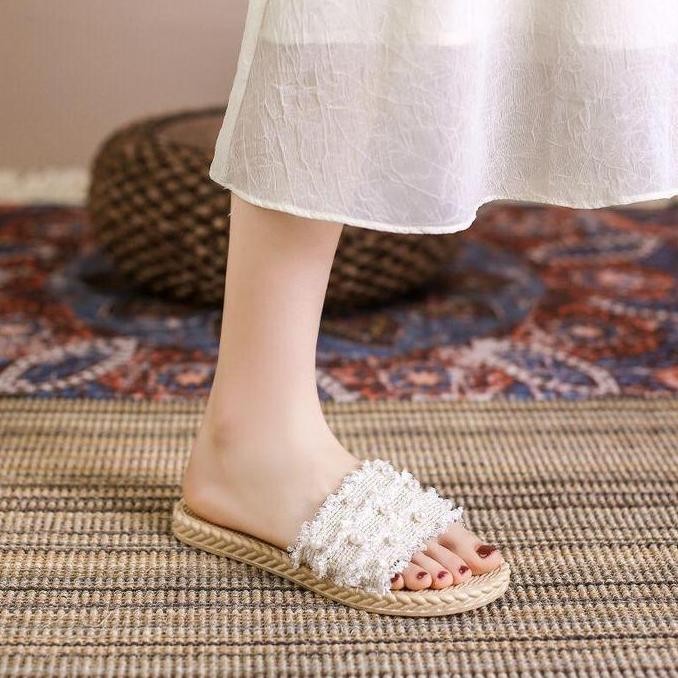 PLK SIYEON FREE BOX รองเท้าแตะส้นแบนผู้หญิงพร้อมพู่ TG0702