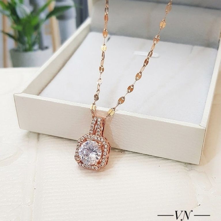 Elagan Gemstone สร้อยคอไทเทเนียมผู้หญิง ทนทาน กันสนิม 511