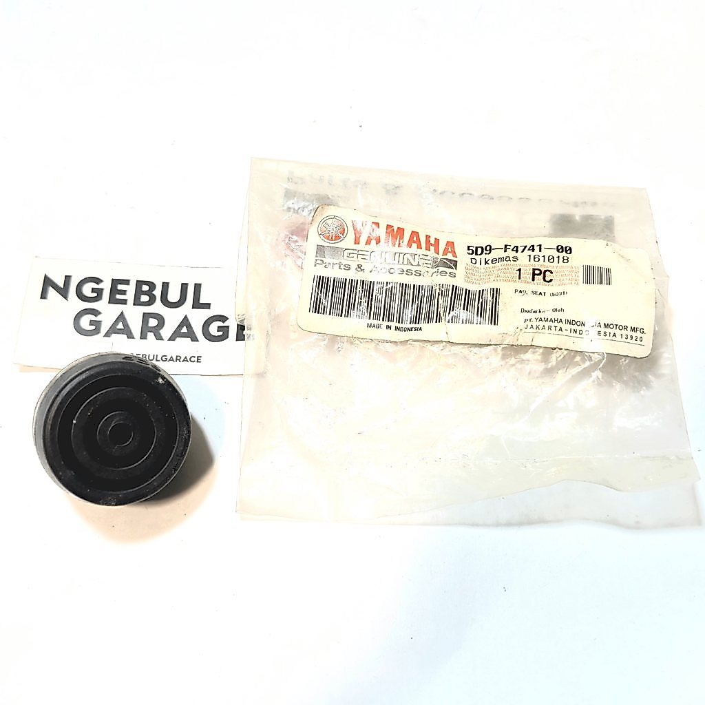 Original YAMAHA Vega ZR Jupiter Z1 Soul GT Seat Mount Rubber 5D9 F4741 00