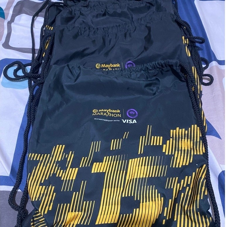 กระเป๋าหูรูด Maybank Marathon 2026 ดั้งเดิม