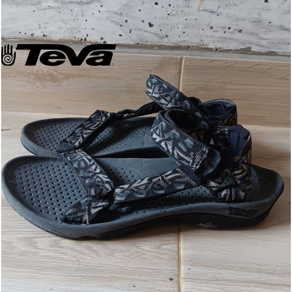 รองเท้าแตะ Teva hurricane