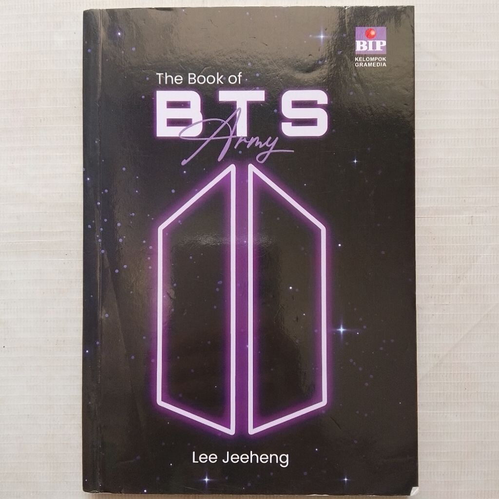 หนังสืองานอดิเรก หนังสือแห่งกองทัพ BTS โดย Lee Jeeheng