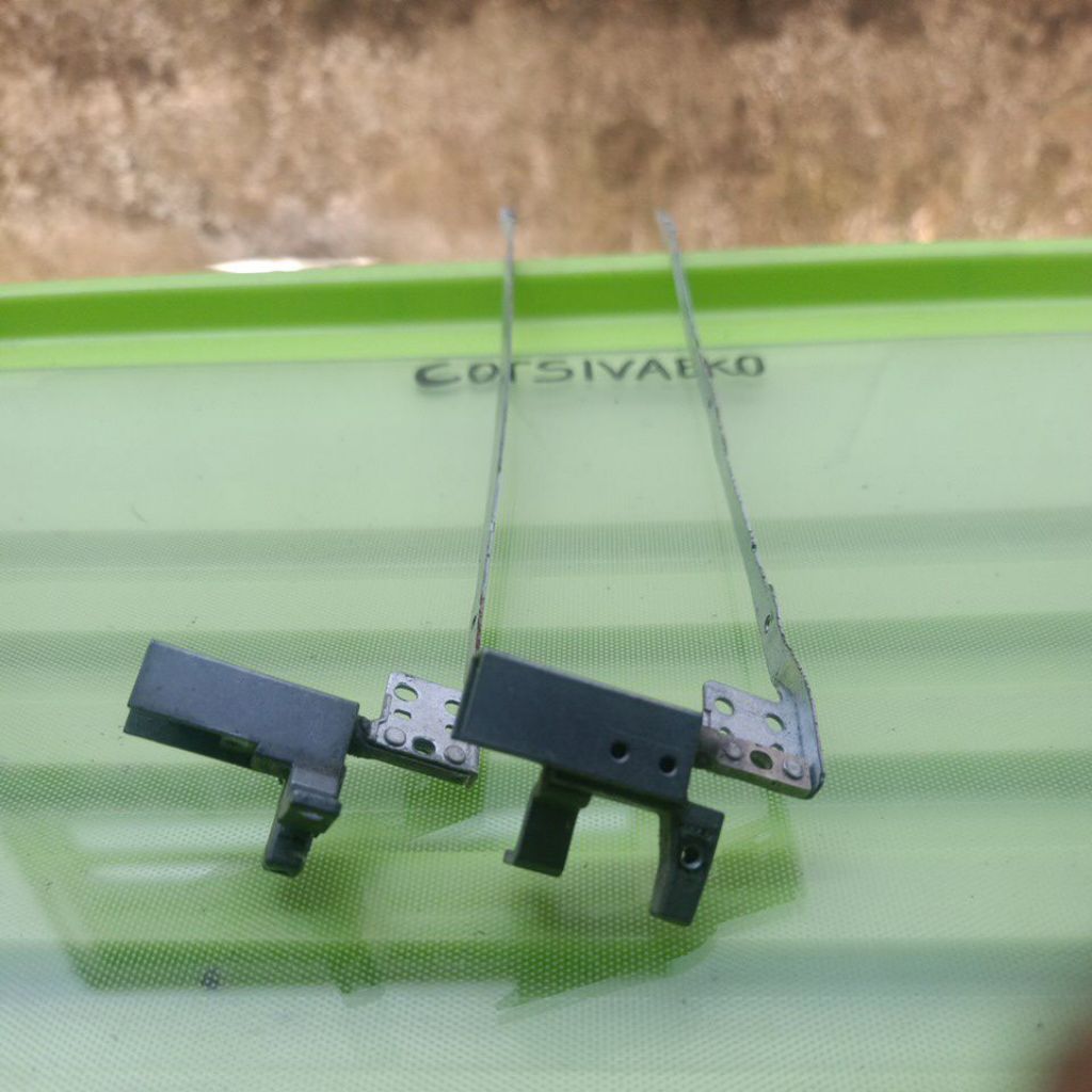 HP ELITEBOOK 8440p HINGE