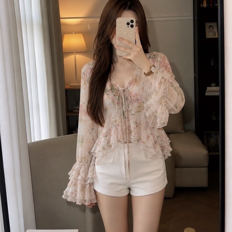 Celine Top - เสื้อผูกโบว์ด้านหน้าลายดอกไม้พาสเทล