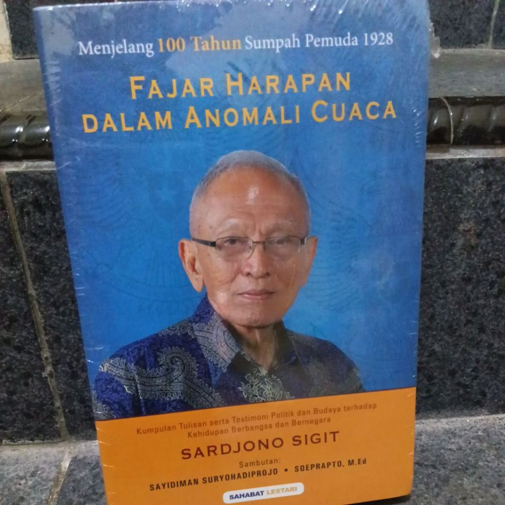 FAJAR HARAPAN ใน ANOMALI CUACA สัมผัสอายุ 100 ปี SARDJONO SIGIT เยาวชน
