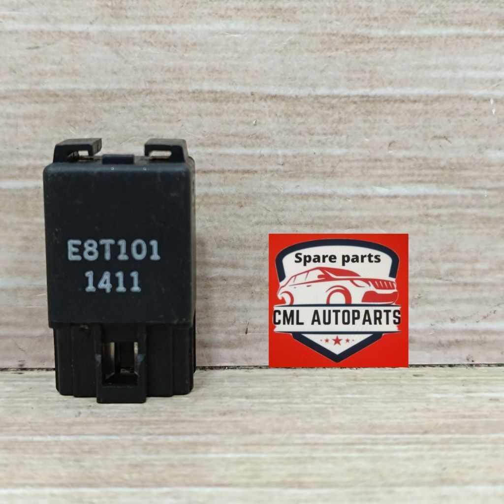 รีเลย์ E8T101 สีดํา 4 ขา
