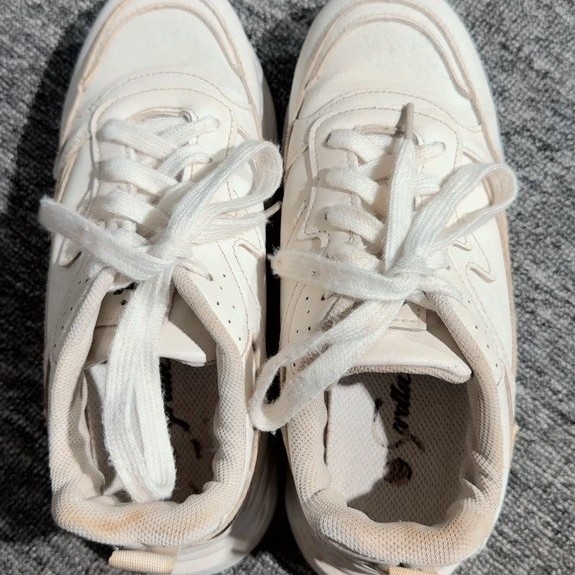 [Preloved] รองเท้าหนังสังเคราะห์สีขาว Corolla 39