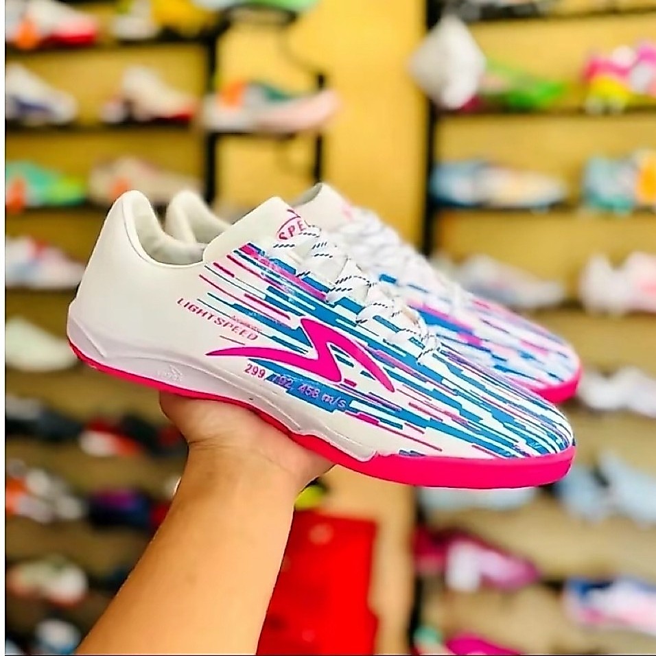 SPECS LIGHTSPEED REBORN REBORN FUTSAL รองเท้าในวันที่ 2025