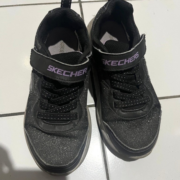 รองเท้านักเรียนเด็ก Skechers