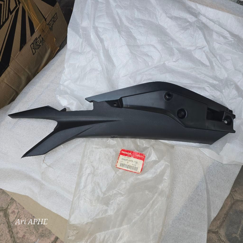 ฝาครอบตัวขวาล่าง COWL R RR honda CBR 150 CBU FI THAILAND / CBR 250R อะไหล่แท้ 83600-KPP-T00