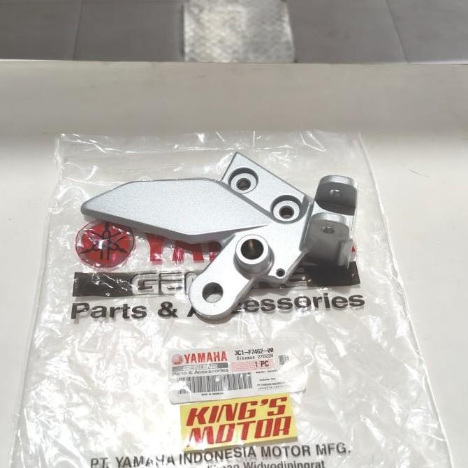 Original Yamaha Vixion Old Right Front Foot Step Bracket (3C1 F7462)