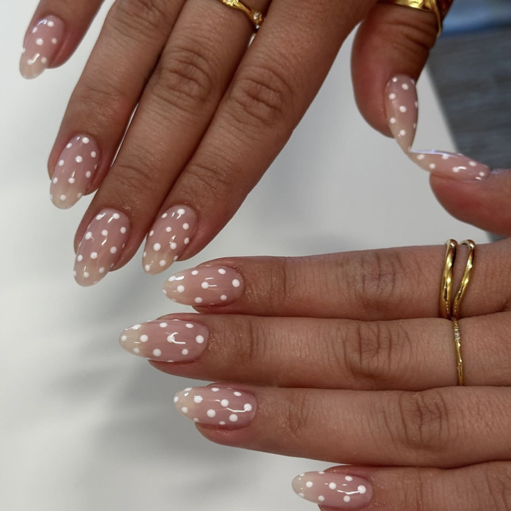 RATU Simple White Polka Dot Nail Art Queen Memory Accessories เคล็ดลับที่สวมใส่ได้