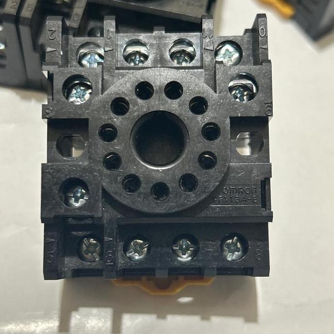 ซ็อกเก็ตรีเลย์ Omron 11 พิน Pf113A-E เติมสต็อกดั้งเดิม