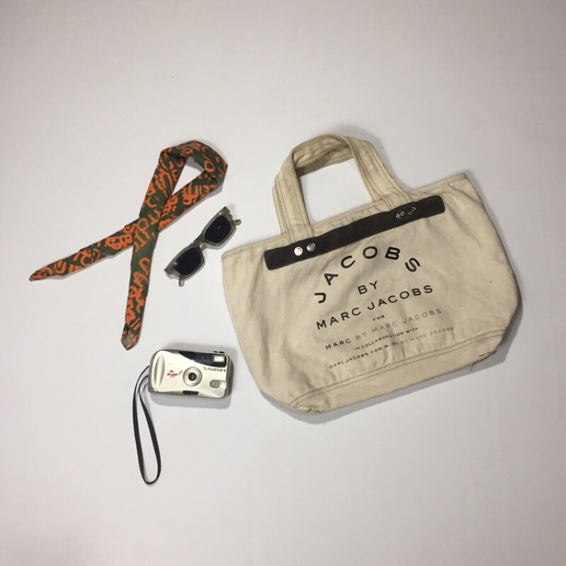 กระเป๋าโท้ต March jacobs