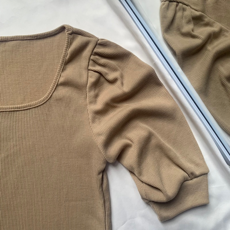 ค้อนคลาสซี่รูม | | เสื้อบิลล่า | เสื้อตัวในผู้หญิง | ลําลอง | คอเรือ | ยืดยืด | แขนสั้น 3rds 4 | ซี่