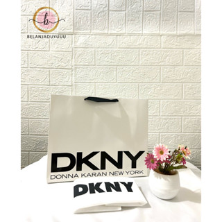 ถุงกระดาษห่อของขวัญ ขนาดกลาง DKNY