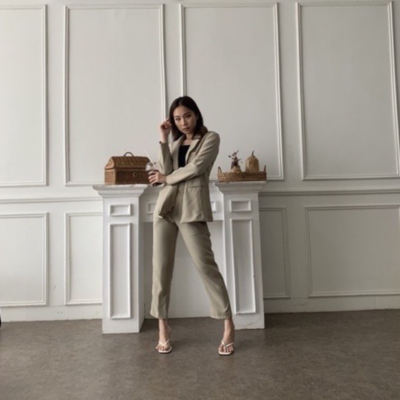 [PRELOVED] KIYORA BLAZER ท็อปส์ซูผู้หญิงไม่เคยสวมใส่