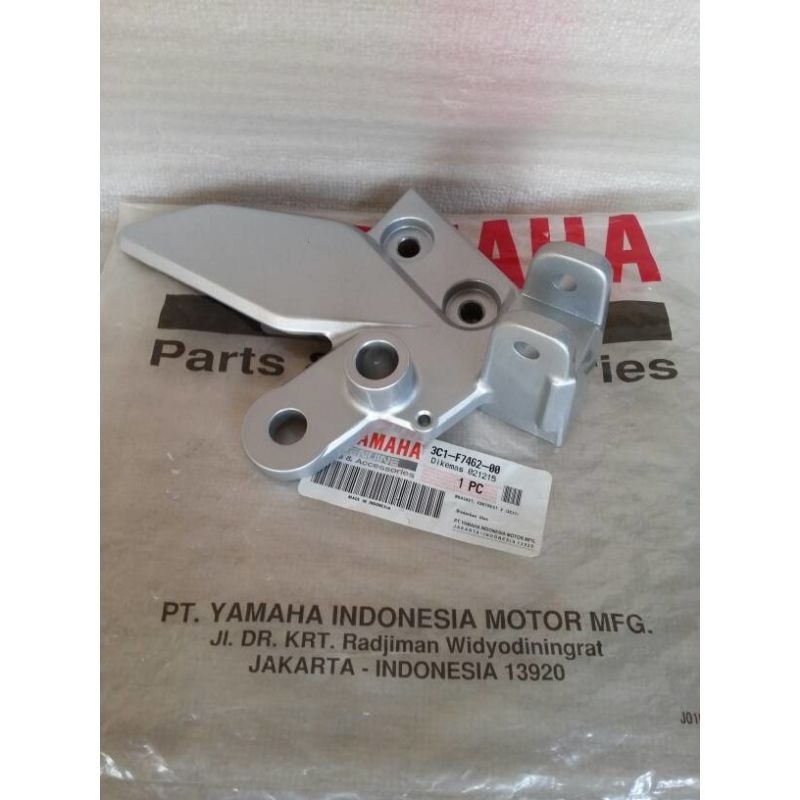 Yamaha vixion old Right Front step Mount 3C1-F7462-00