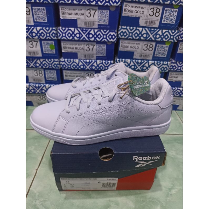 รองเท้าไลแลคดั้งเดิมของ Reebok Royal Complete