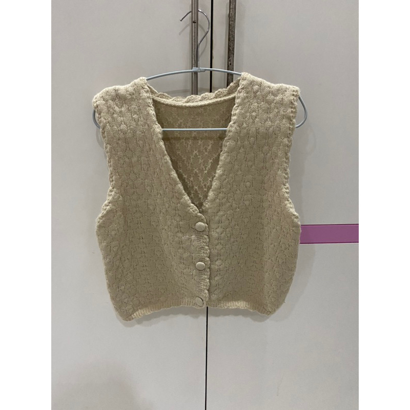 NEW เสื้อกั๊กเกาหลี - สีครีม (bangkok december)