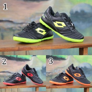 รองเท้าฟุตซอลหนังวัวไซส์เด็กพื้นเย็บรอบแล้ว