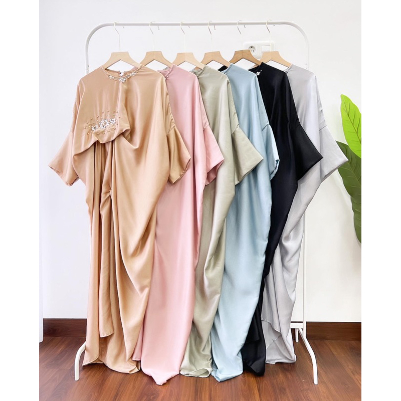 DIZZY SILKY KAFTAN**