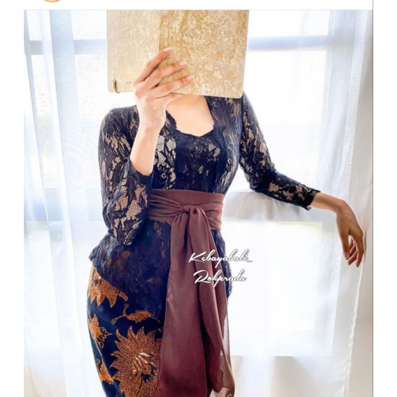 Sofia LACE แขนยาวด้านหน้าขอบ KEBAYA