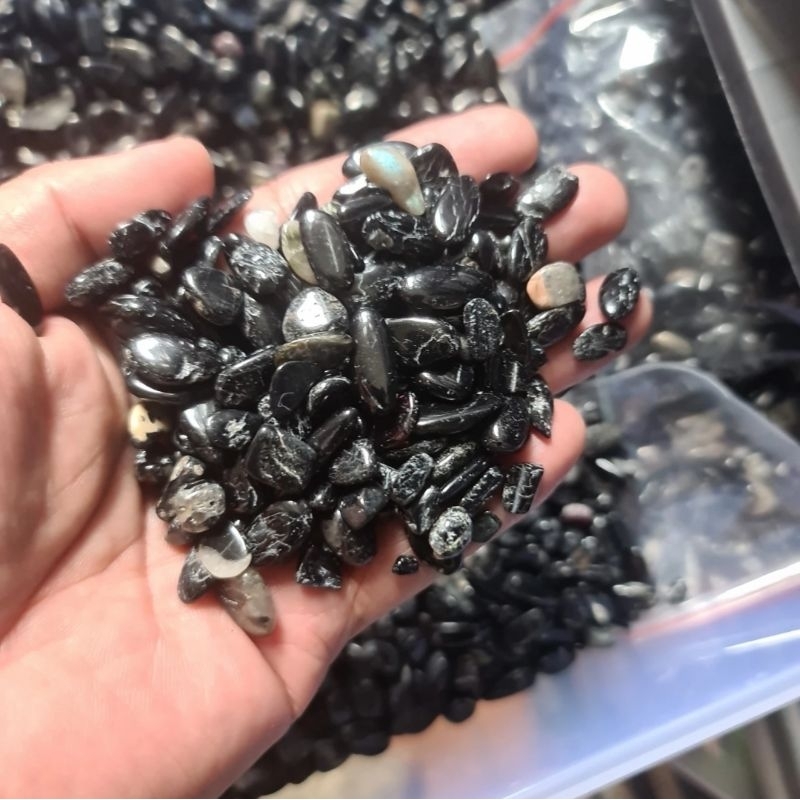 BLACK TOURMALINE CHIPS 100GRAMS