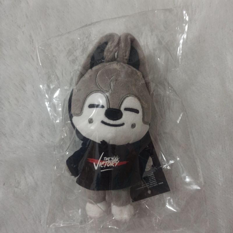 SKZoo Wolfchan Mini Plushie Stray Kids ตุ๊กตาอย่างเป็นทางการ Victory Merch