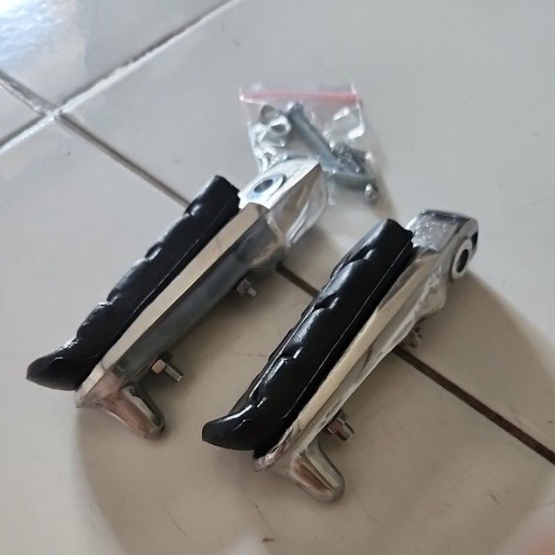 CBR พักเท้าหน้า พักเท้าหน้า cb150r, cb 150, cb 150 new postap ยางหน้า CBR cb 150R