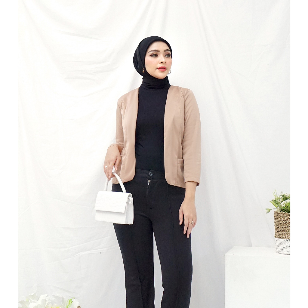 Ami Collection - เสื้อคาร์ดิแกน เสื้อเบลเซอร์ แต่งกระเป๋า Nabila