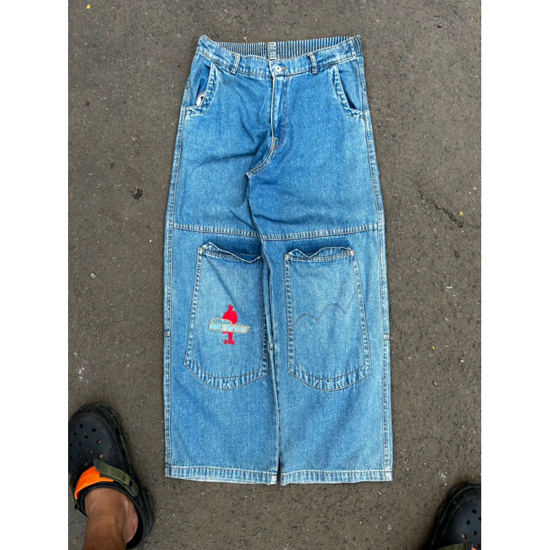 กางเกงยีนส์ Baggy คล้ายกับjnco