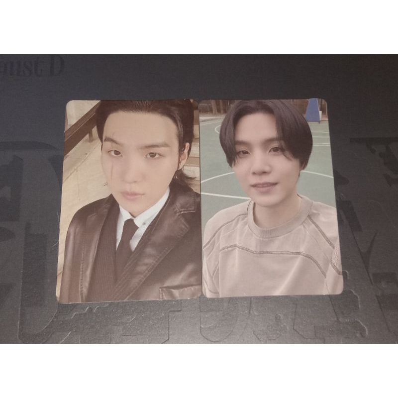 การ์ดรูปถ่ายอย่างเป็นทางการของ Suga Dday